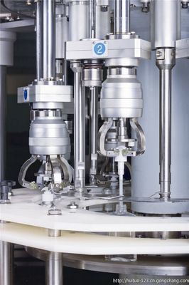 Αυτόματη περιστροφική μηχανή κάλυψης αντλιών ψεκασμού μπουκαλιών οινοπνεύματος απολυμαντική